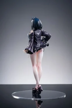 Heichazi is having trouble choosing stockings in a fitting room 1/6 Figure