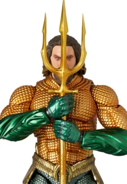 MAFEX No.267 MAFEX Aquaman Gold & Green Suit Aquaman and The Lost Kingdom Figure