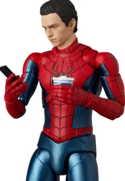 Medicom Toy MAFEX No.262 MAFEX Spider-Man New Red & Blue Suit Action Figure