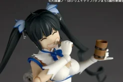 Revoltech Is It Wrong to Try to Pick Up Girls in Dungeon? Hestia Action Figure
