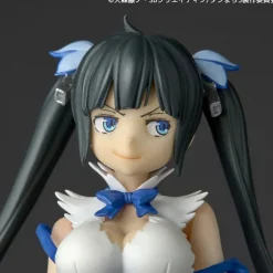 Revoltech Is It Wrong to Try to Pick Up Girls in Dungeon? Hestia Action Figure